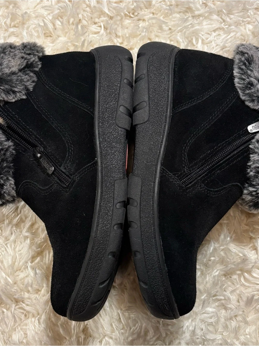 NIB Khombu Jessica Black Ankle Winter Boots with Gray Faux-Fur Cuff-size 6